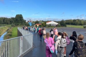 1 96fe9e84693143e0b1cc179b540aa566